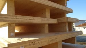 Plancher bois CLT avec les solives pré-installées